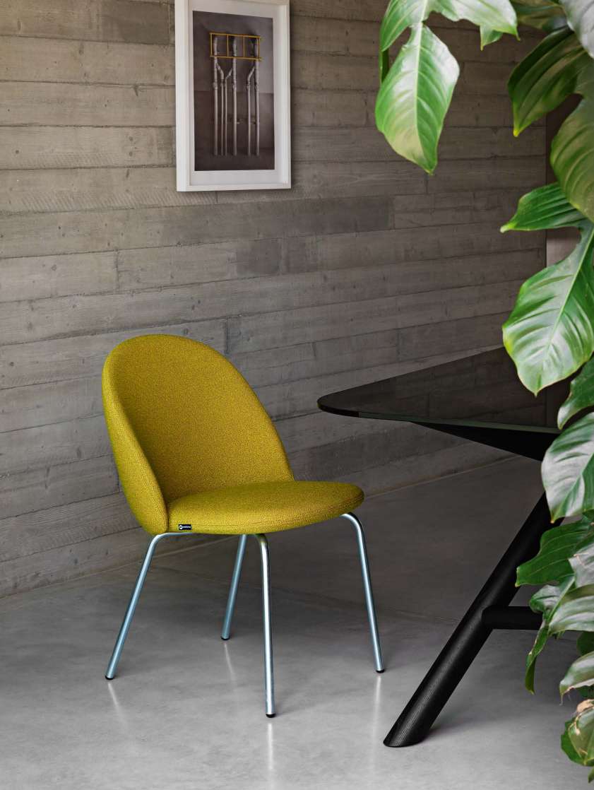 Chaise Iola avec base en acier