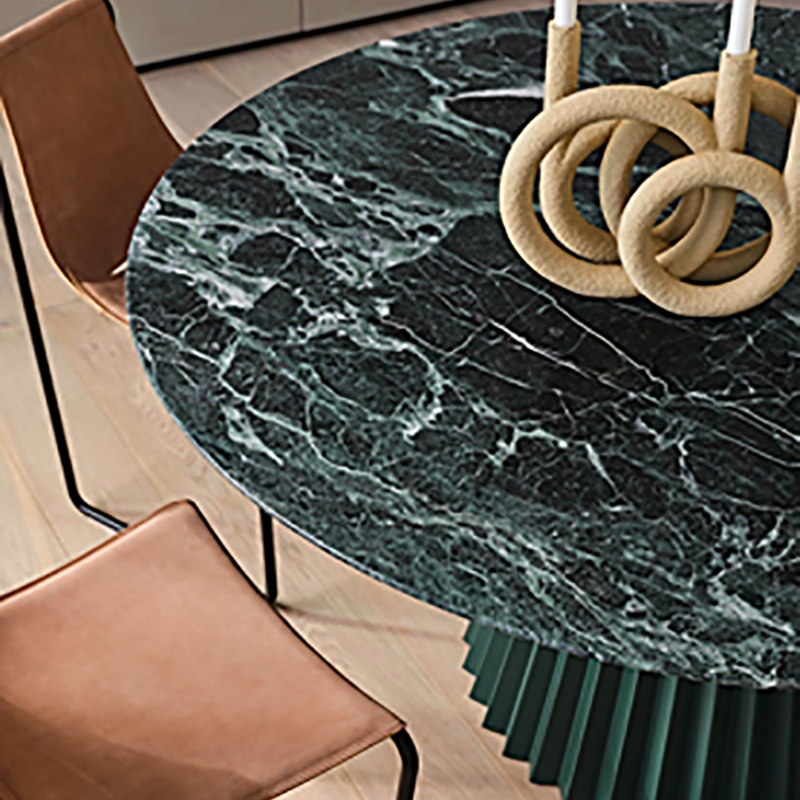 Table à manger plissée