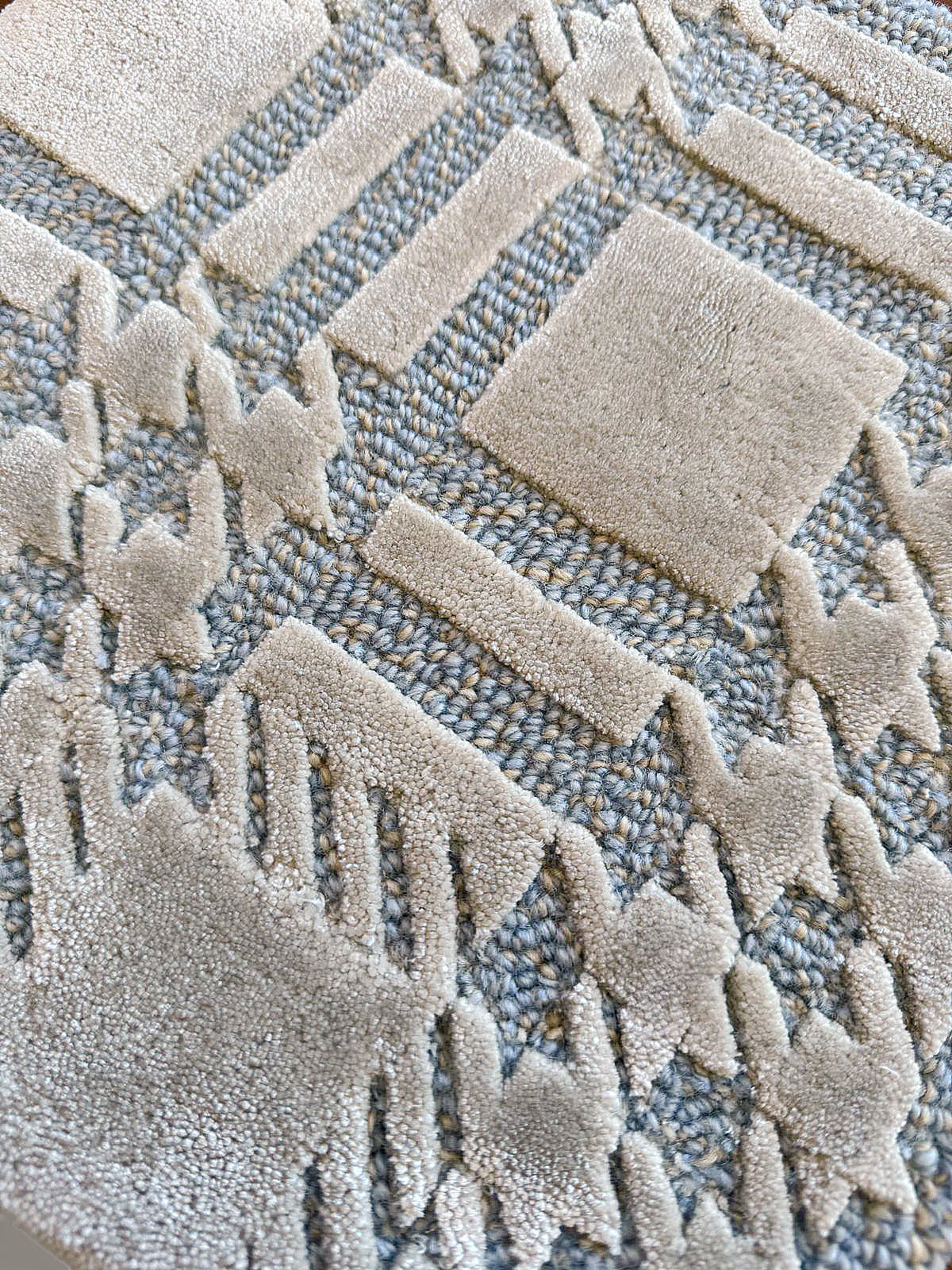 Tapis tufté main à carreaux inspiré de Chanel