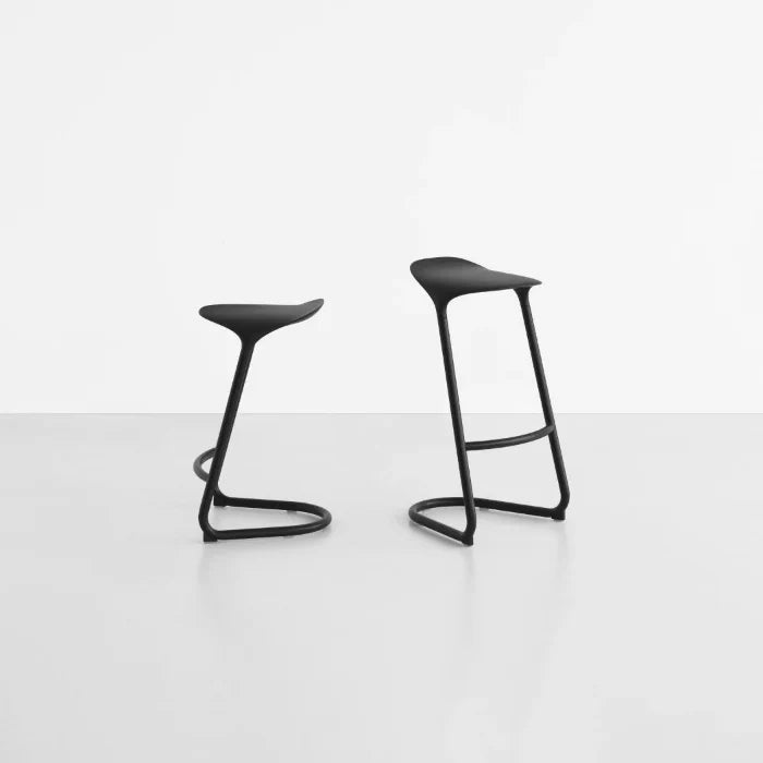 Comptoir croisé et tabouret de bar