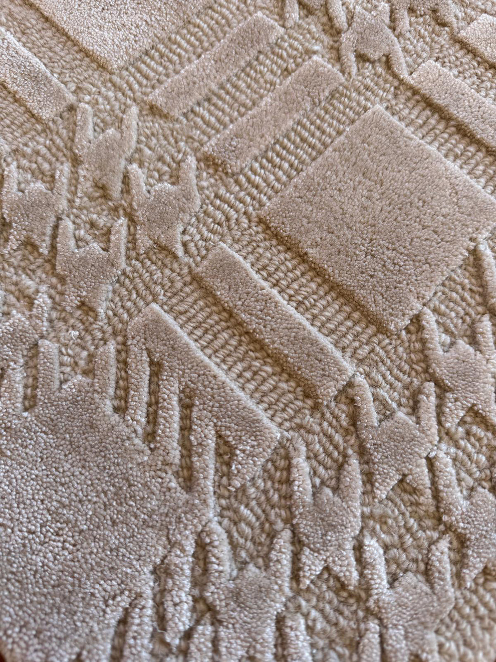 Tapis tufté main à carreaux inspiré de Chanel