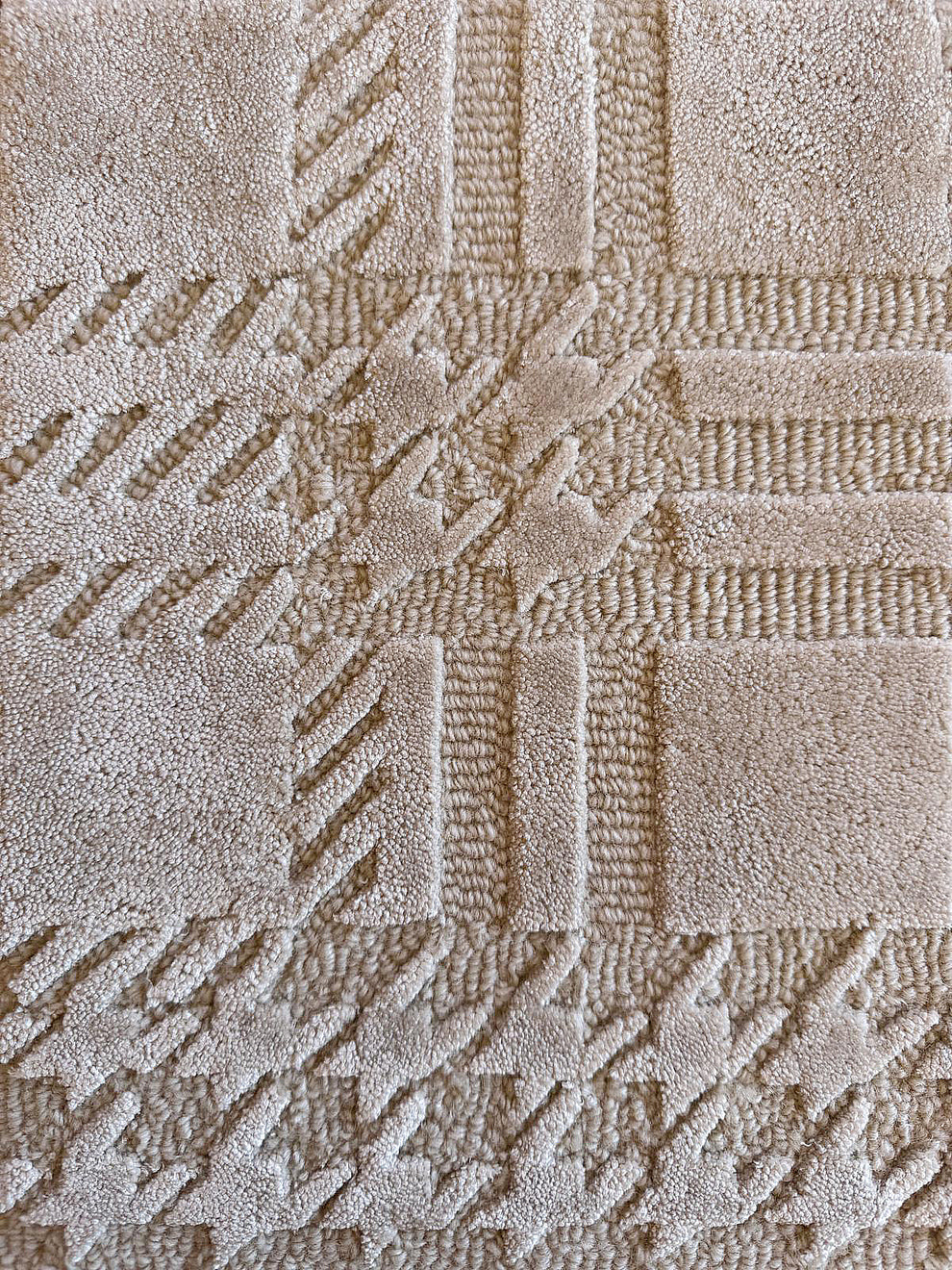 Tapis tufté main à carreaux inspiré de Chanel