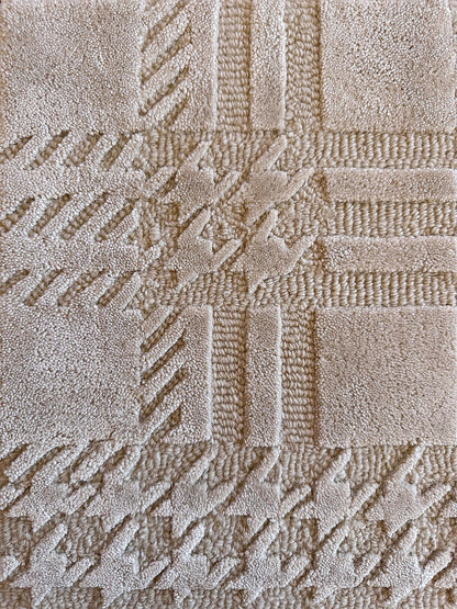 Tapis tufté main à carreaux inspiré de Chanel