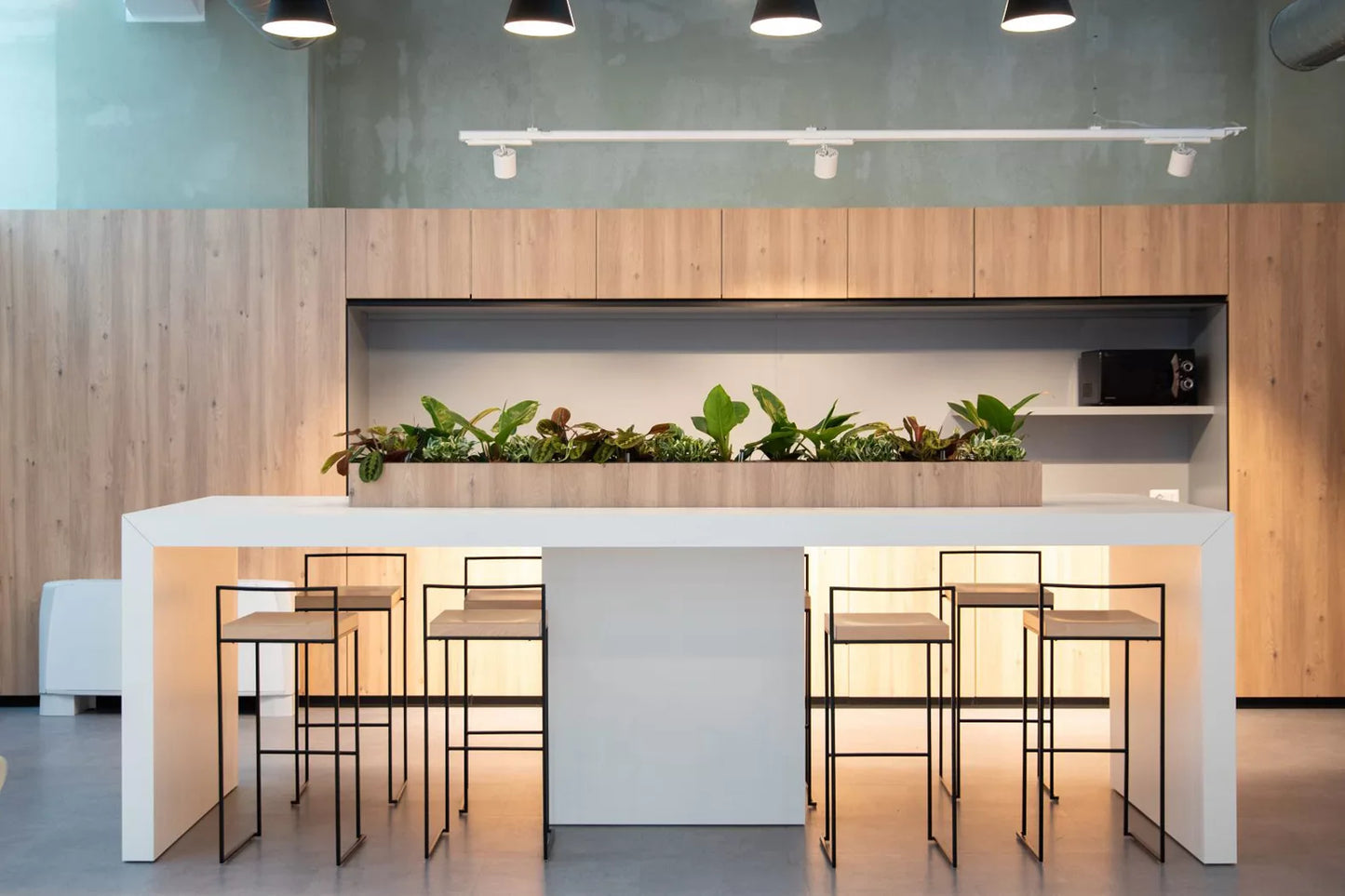 Tabouret empilable à base traîneau Cubo