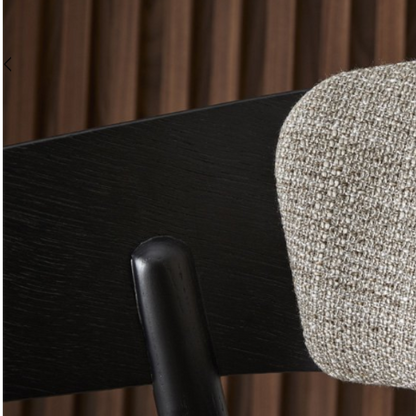 Chaise rembourrée Mava