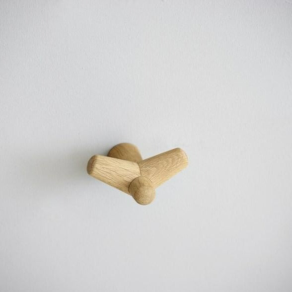 Crochet d'aile de queue