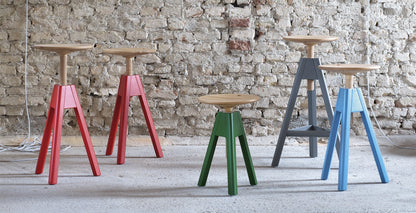 Tabouret à trois pieds Vitos