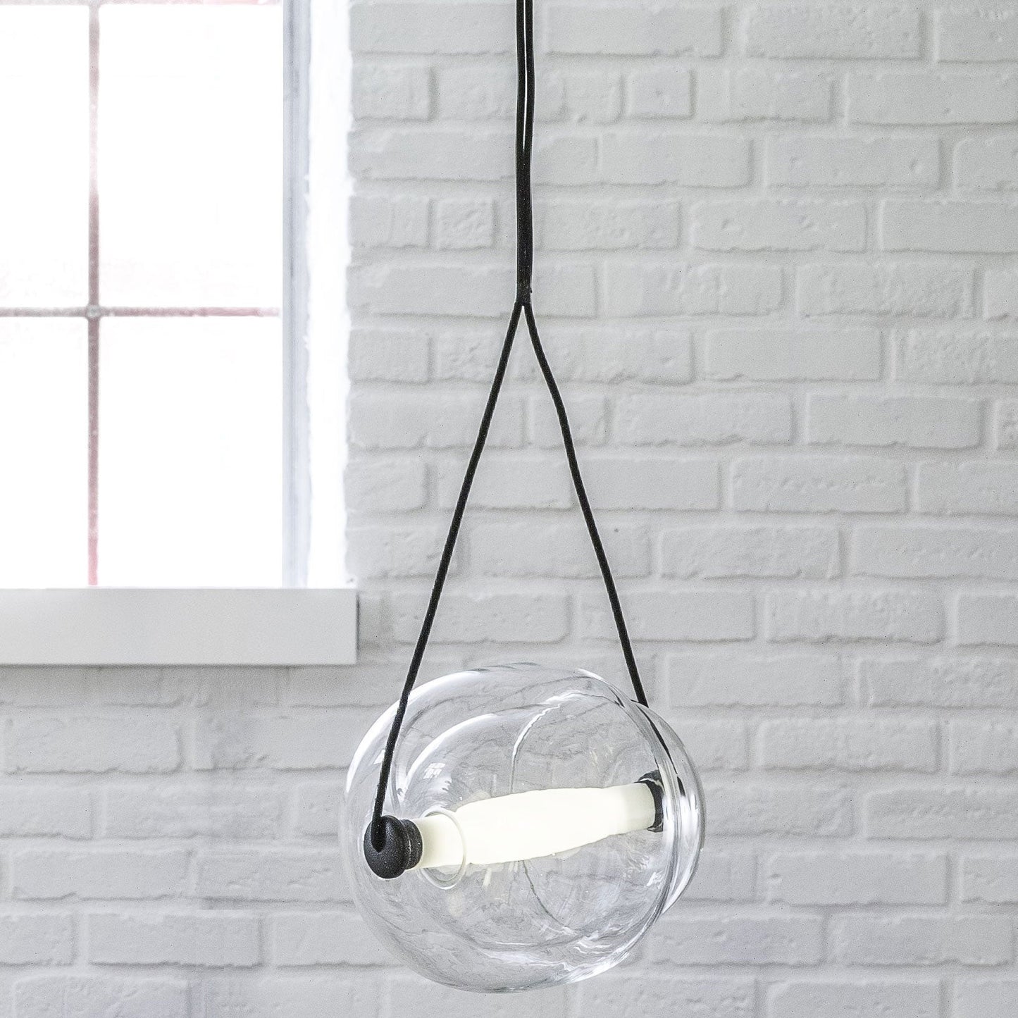 Lampe suspendue à LED simple Capsula
