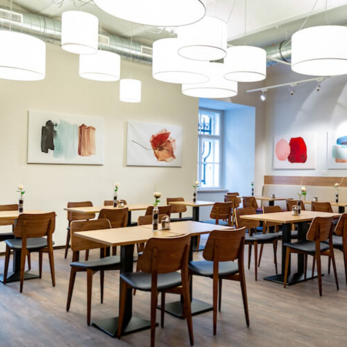 Chaise d'appoint Joe en noyer flammé et laine Fenix ​​grise