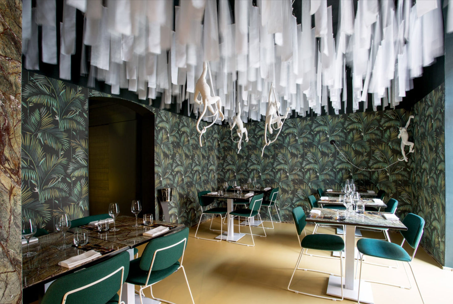 Chaise de poupée à cadre en acier 554