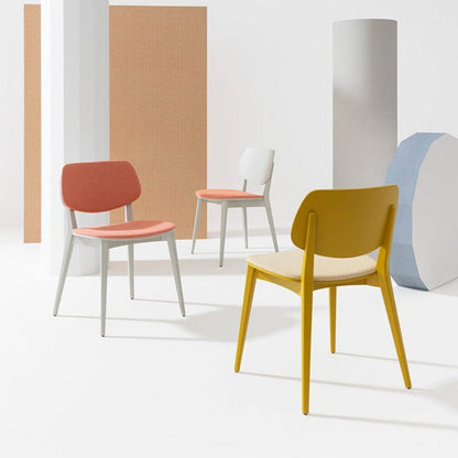 Chaise de poupée 551