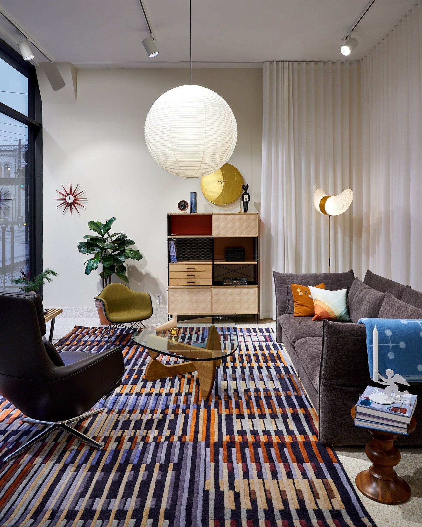 Tapis touffeté à la main marron corail sur le devant