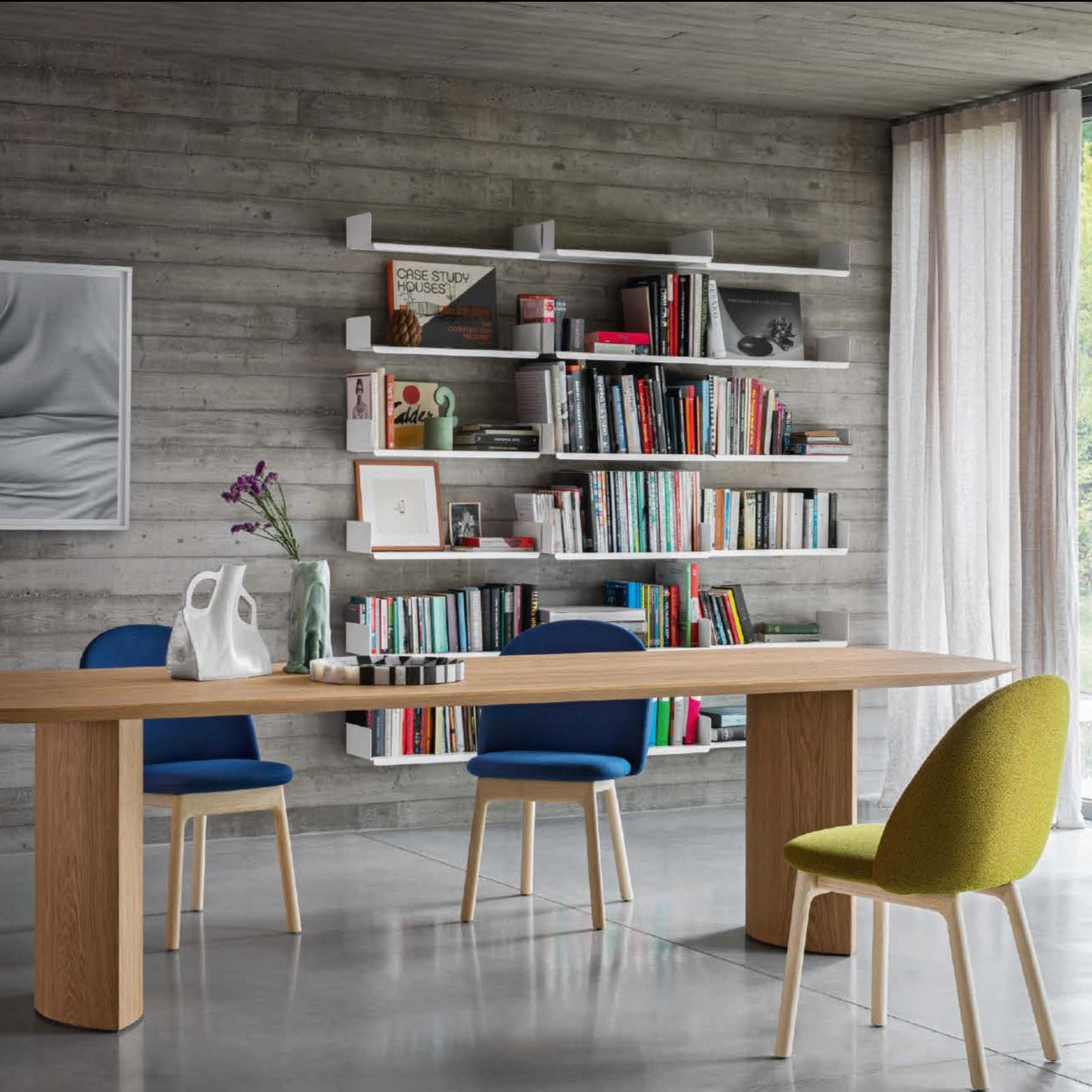 Chaise Iola avec base en bois