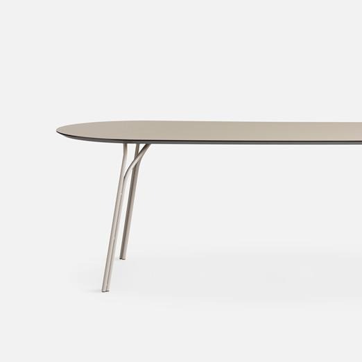 Table à manger en forme d'arbre