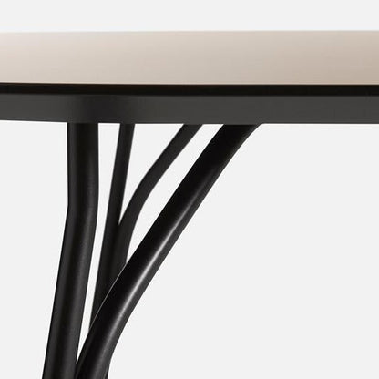 Table à manger en forme d'arbre