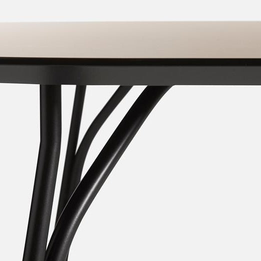 Table à manger en forme d'arbre