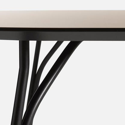 Table à manger en forme d'arbre