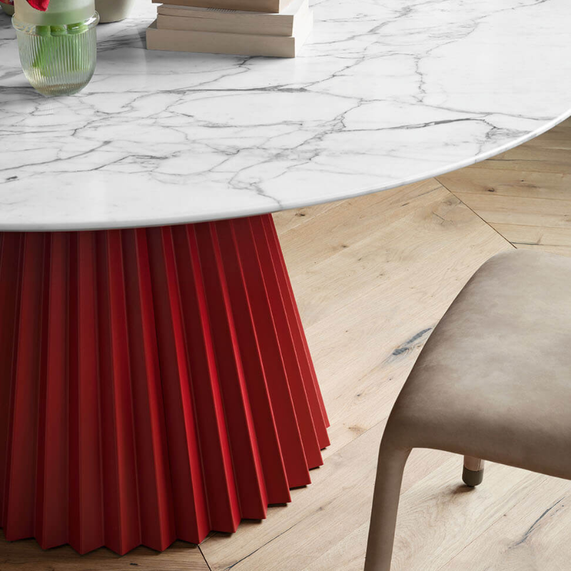 Table à manger plissée