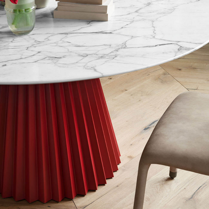 Table à manger plissée