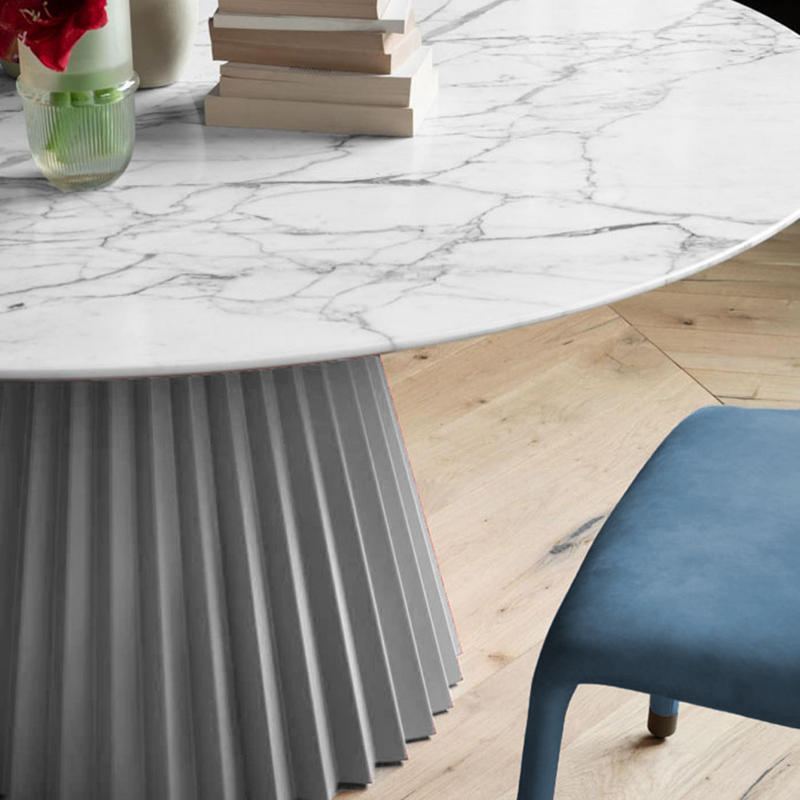 Table à manger plissée