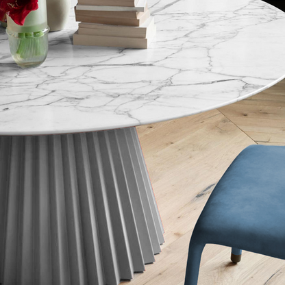 Table à manger plissée