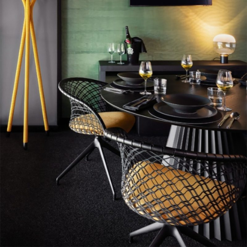 Table à manger plissée