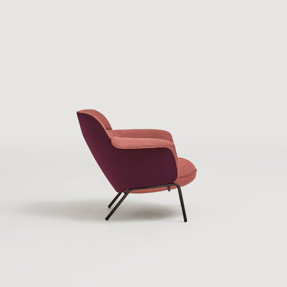 Chaise longue rembourrée Ulis avec base en métal