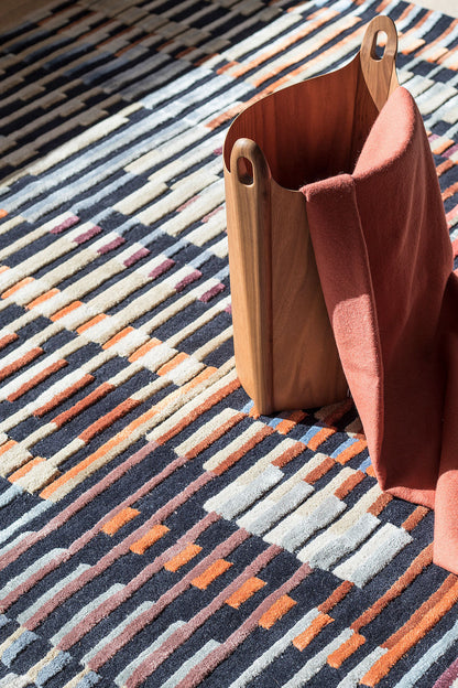 Tapis touffeté à la main marron corail sur le devant