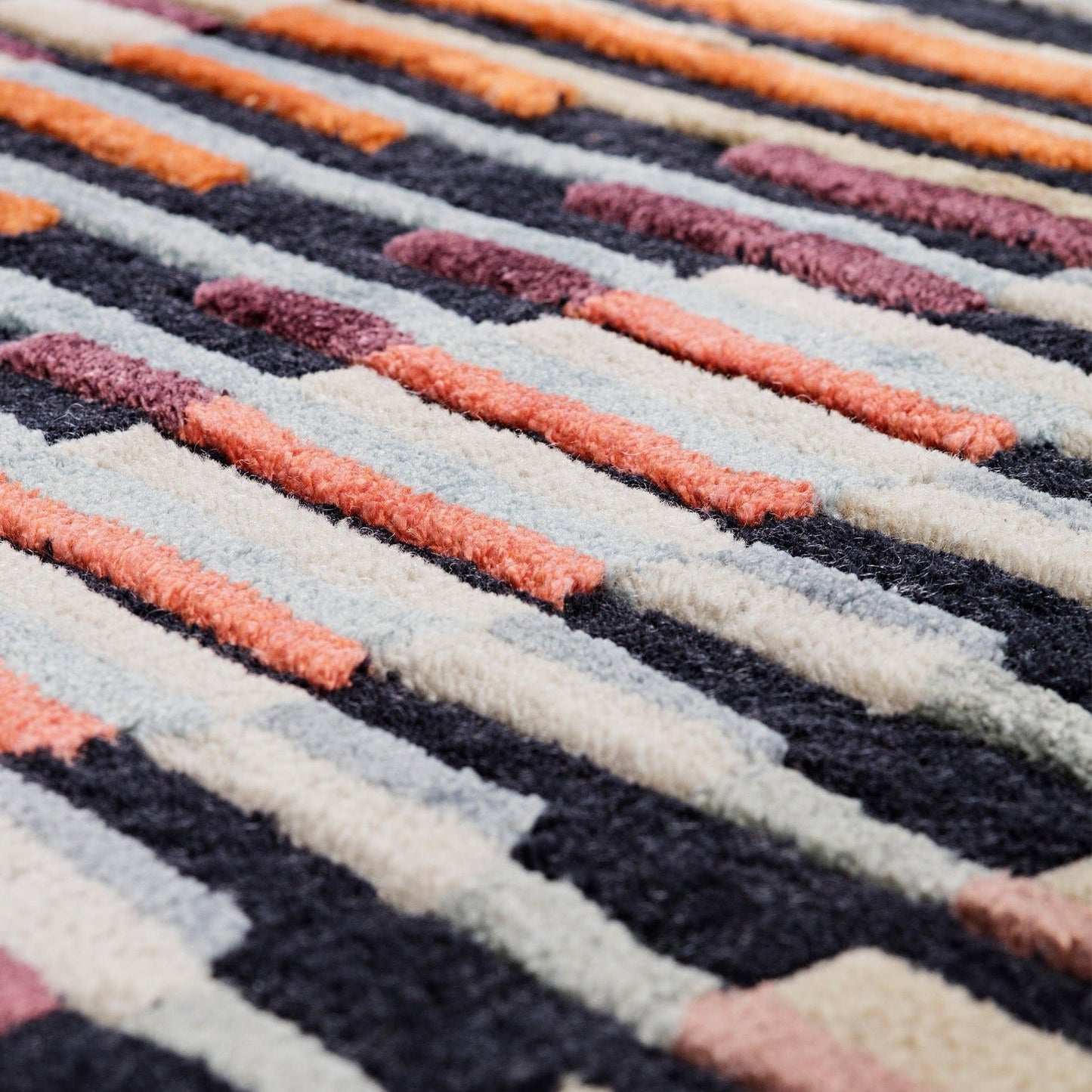 Tapis touffeté à la main marron corail sur le devant