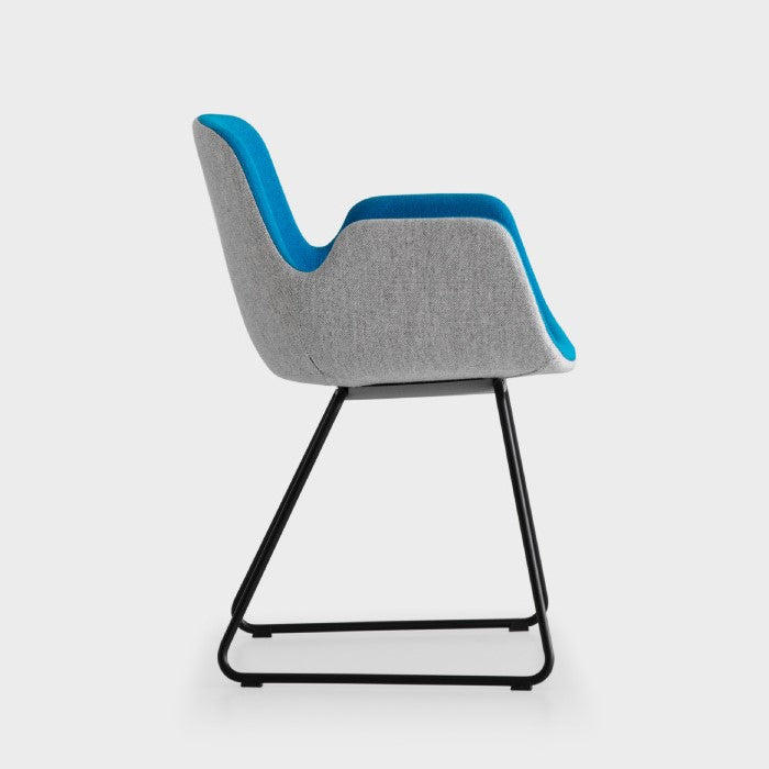 Fauteuil à piètement luge Pass 