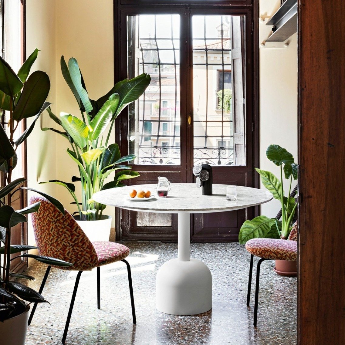 Chaise Iola avec base en acier