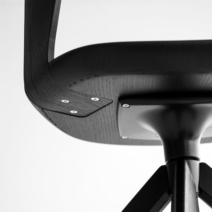 Chaise pivotante en bois Arco