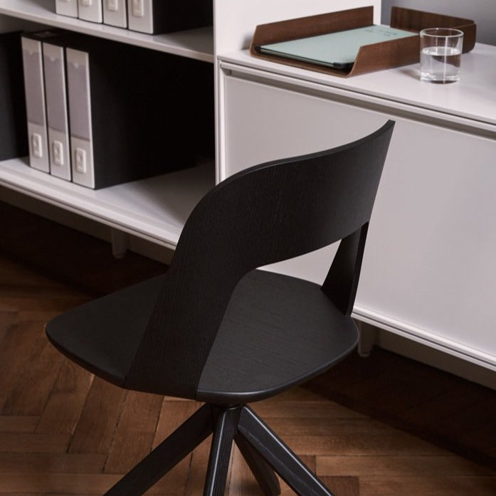 Chaise pivotante en bois Arco