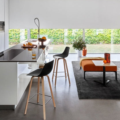 Tabouret de bar Miunn avec base en bois