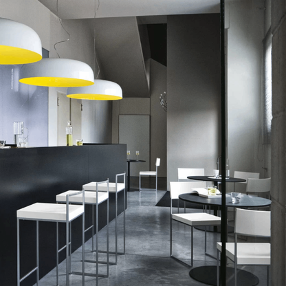 Tabouret empilable à base traîneau Cubo