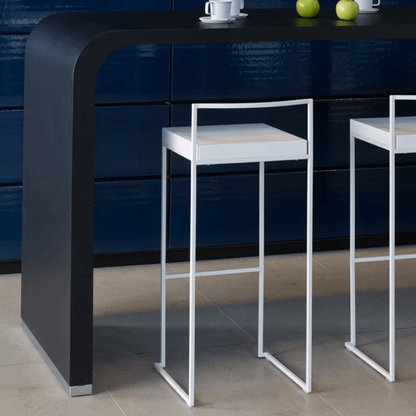 Tabouret empilable à base traîneau Cubo