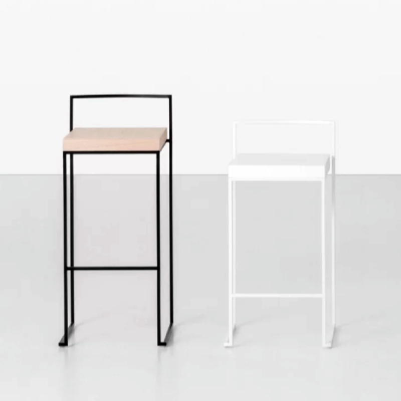 Tabouret empilable à base traîneau Cubo