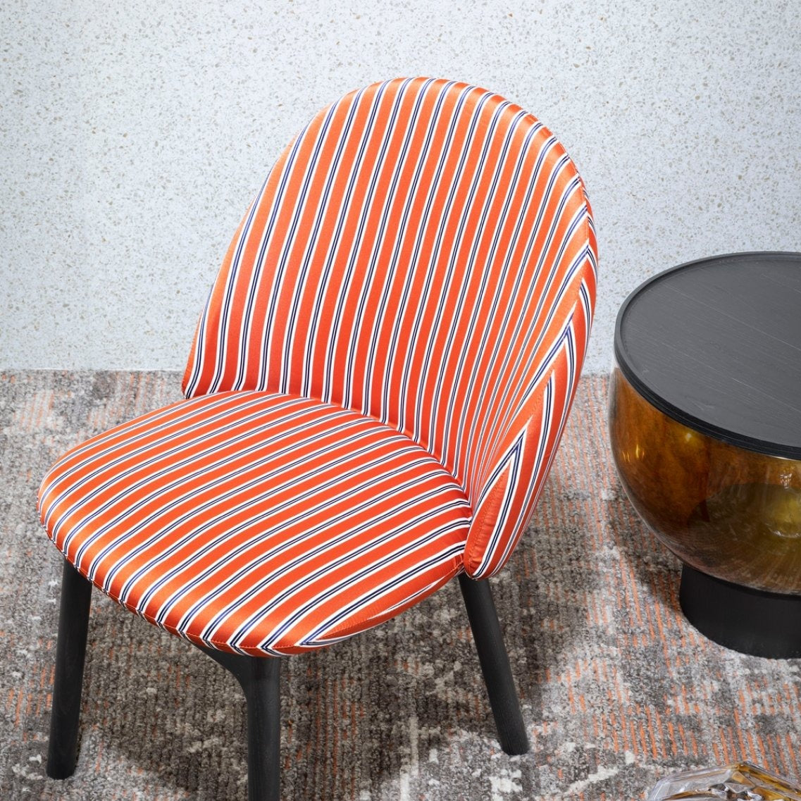 Chaise Iola avec base en bois