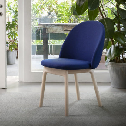 Chaise Iola avec base en bois