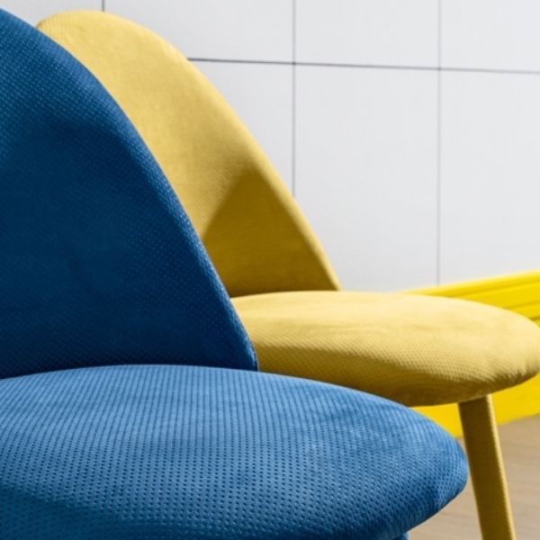 Chaise Iola avec base en bois