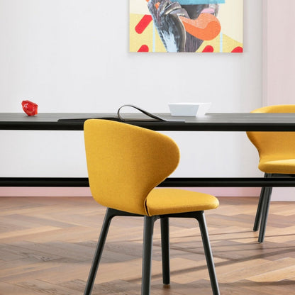 Chaise de salle à manger Mula avec base en bois