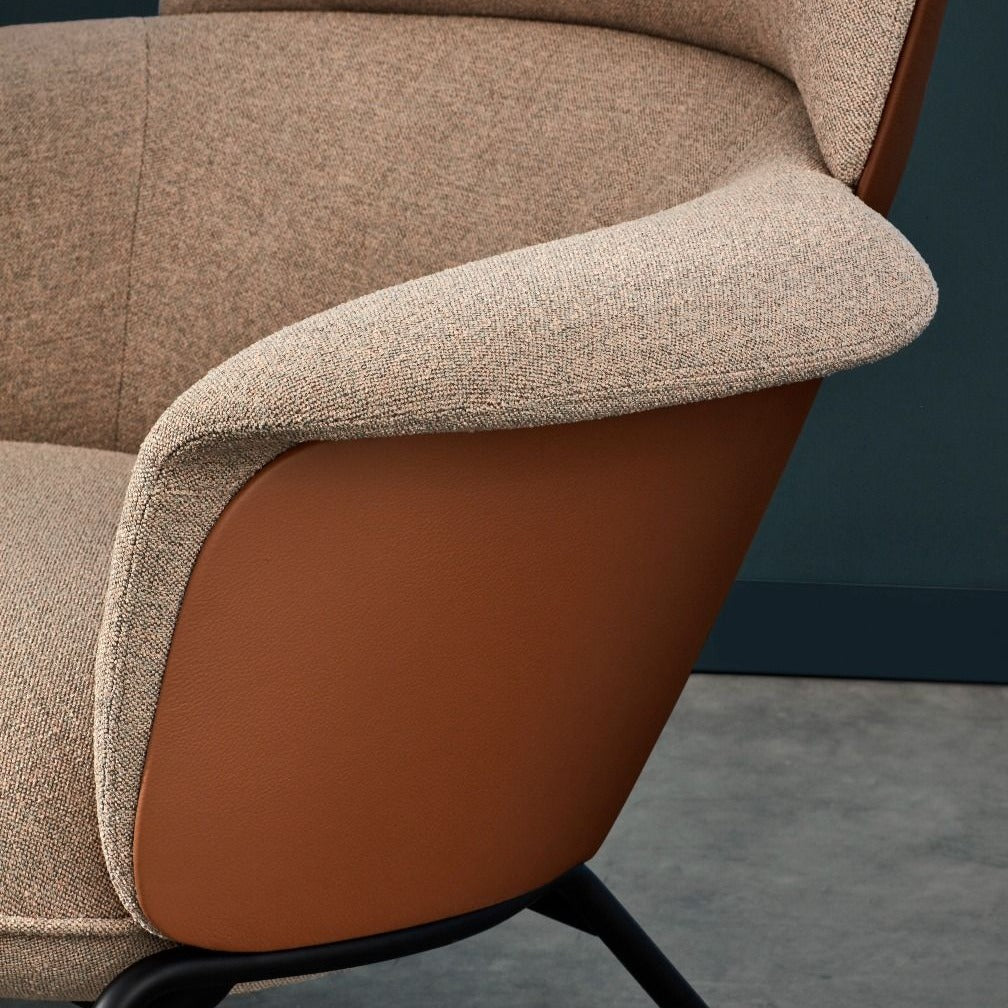 Chaise longue rembourrée Ulis avec base en métal