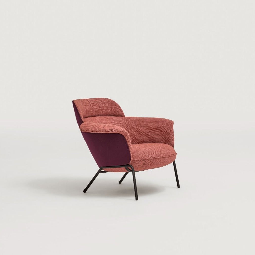 Chaise longue rembourrée Ulis avec base en métal