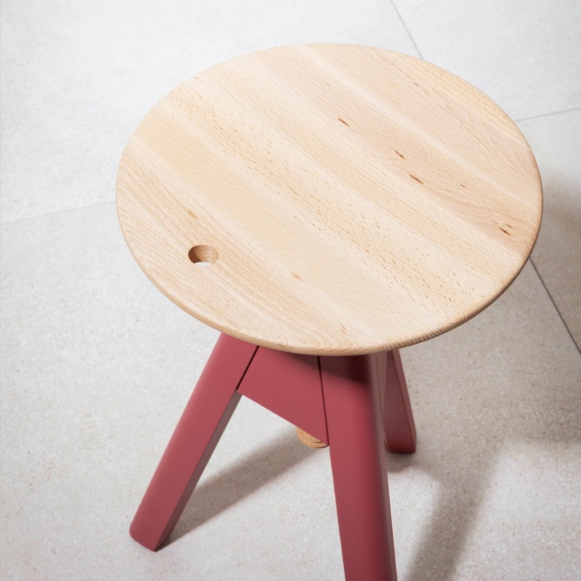 Tabouret à trois pieds Vitos